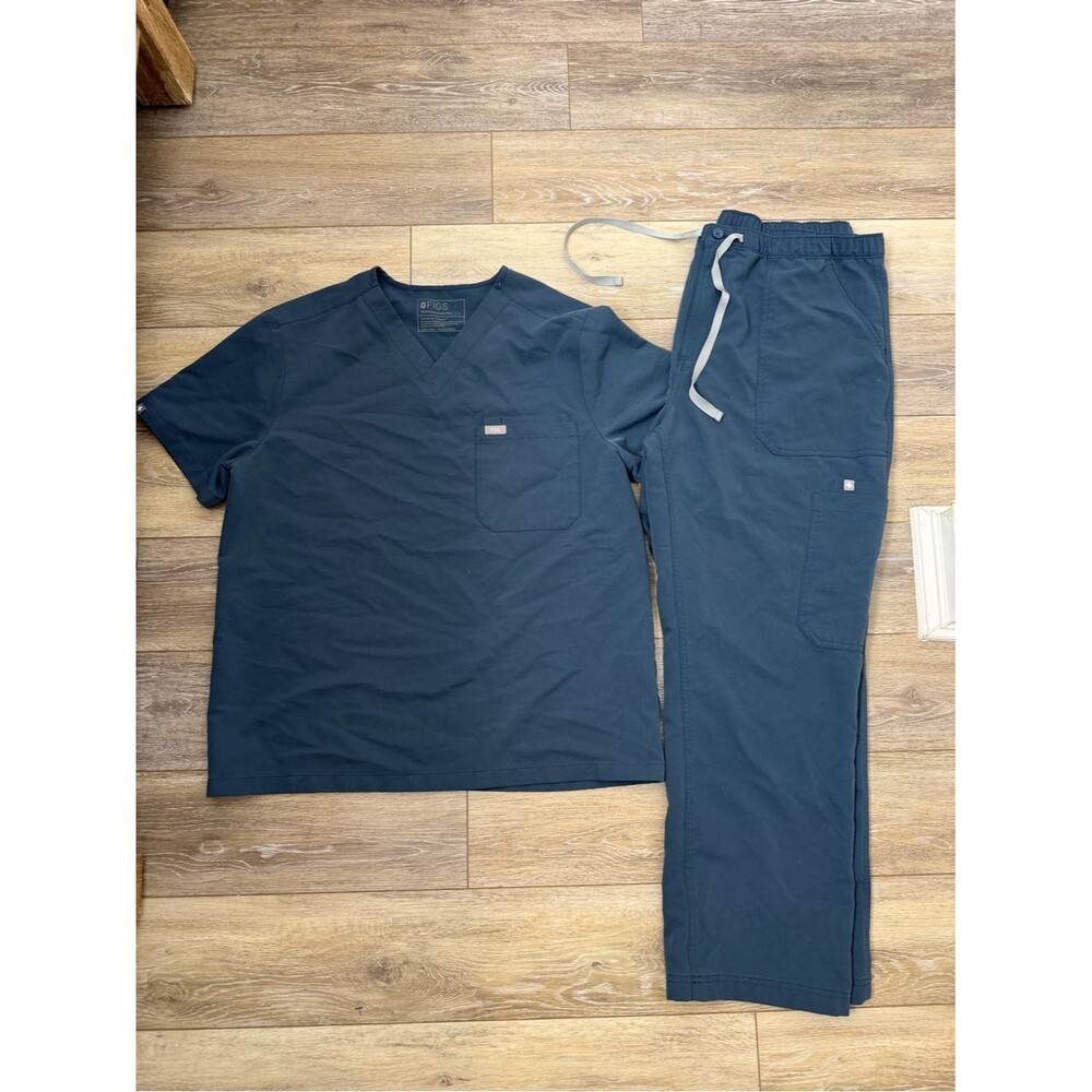 Figs Men’s Navy Medical Scrub Top and Drawstring Pants (top sz L) (pants Sz XXL)